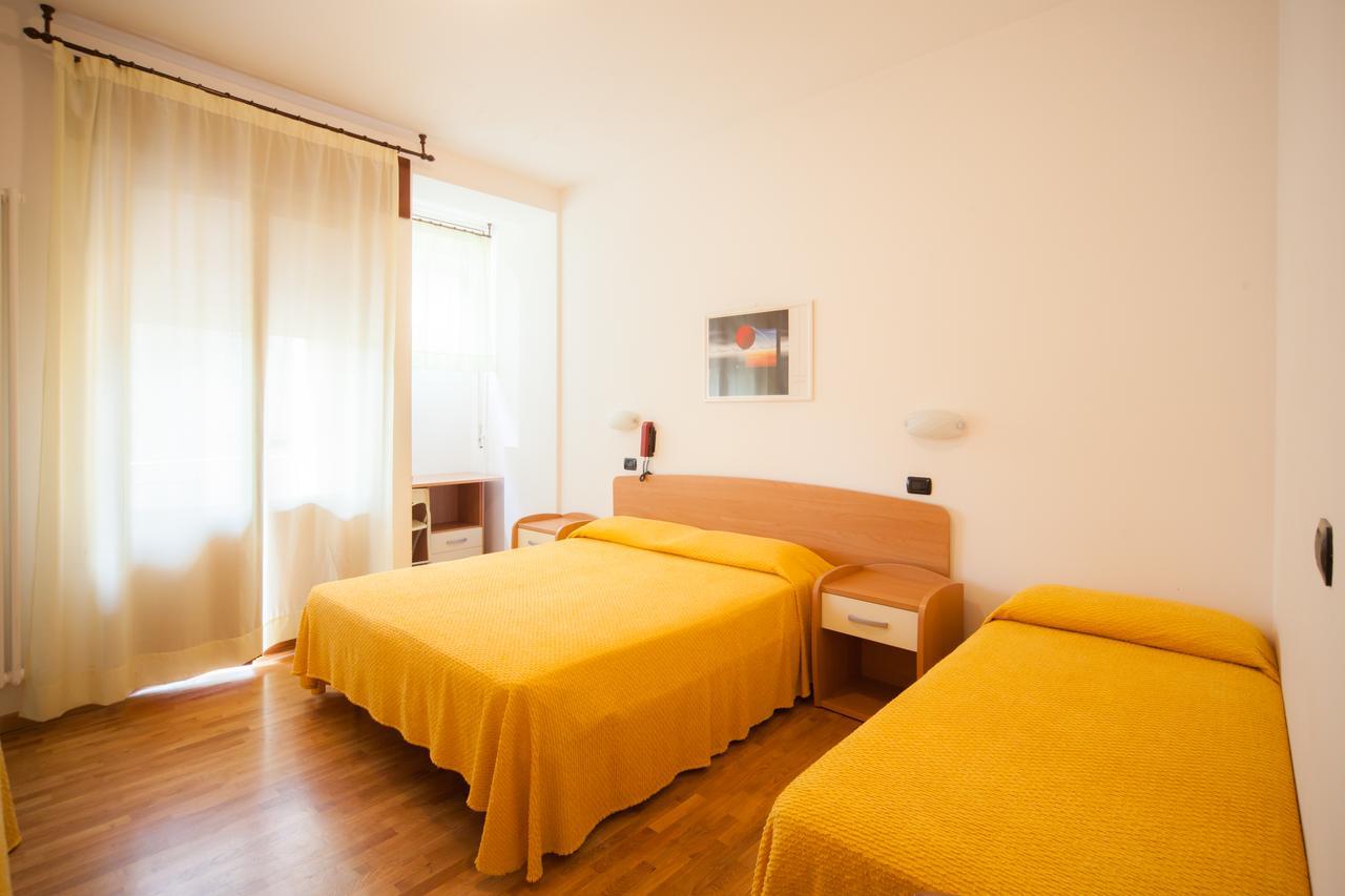 Hotel Ulisse 카르페냐 외부 사진