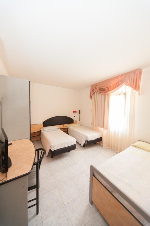 Hotel Ulisse 카르페냐 외부 사진